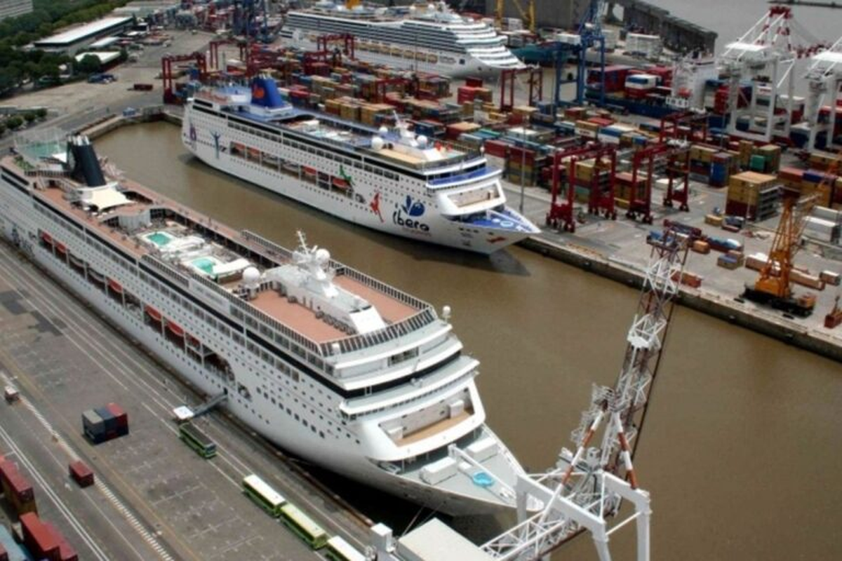 Cabe destacar que abril es el mes en el que se cierra la temporada de cruceros en Argentina -que suele comenzar entre septiembre y octubre- con recaladas en los puertos de Buenos Aires, Puerto Madryn y Ushuaia. Cabe destacar que abril es el mes en el que se cierra la temporada de cruceros en Argentina -que suele comenzar entre septiembre y octubre- con recaladas en los puertos de Buenos Aires, Puerto Madryn y Ushuaia.