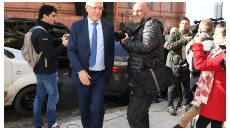 Traspié de Nielsen: Marcha atrás del aumento de combustibles, por orden de Alberto F