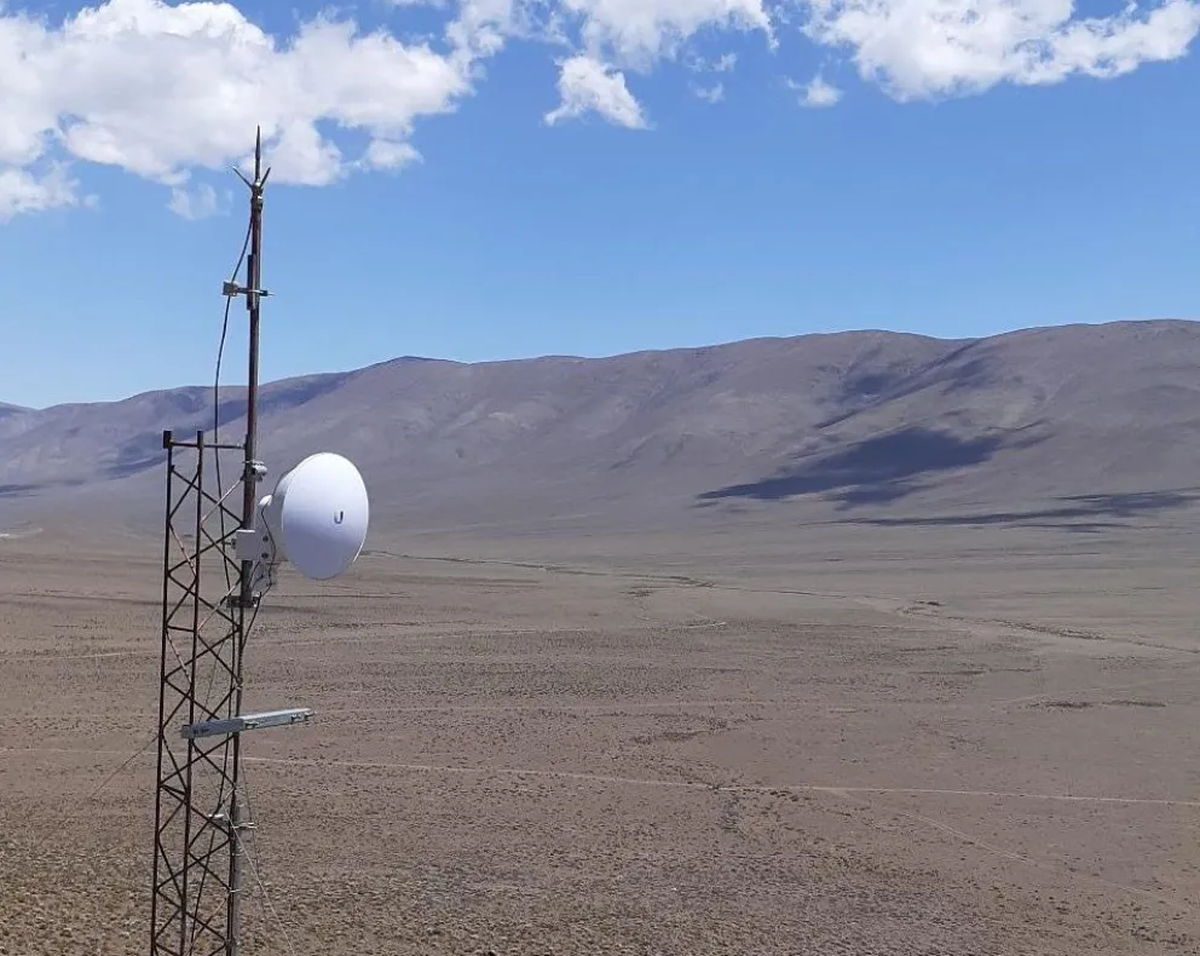 Los propietarios de Cerro Coronel permiten sin costo y a perpetuidad el uso del lugar a instituciones como son la Red Provincial de Comunicaciones o Gendarmería, y reclaman que Barrick ingresó en forma ilegal al lugar y nunca pagó un usufructo de uso del espacio. Los propietarios de Cerro Coronel permiten sin costo y a perpetuidad el uso del lugar a instituciones como son la Red Provincial de Comunicaciones o Gendarmería, y reclaman que Barrick ingresó en forma ilegal al lugar y nunca pagó un usufructo de uso del espacio.