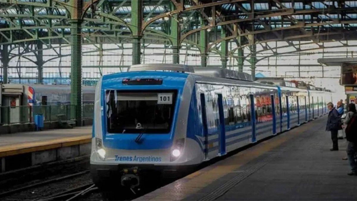 ElGobierno reconoció el deterioro del sistema ferroviario pero tres de cadacuatro trenes del Roca, Sarmiento y Mitre tienen revisiones atrasadas.