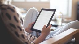 Los amantes de la literatura celebran este 4 de julio el Día Mundial del Ebook o Libro Electrónico, que crean un debate de su impacto sobre los tradicionales. Los amantes de la literatura celebran este 4 de julio el Día Mundial del Ebook o Libro Electrónico, que crean un debate de su impacto sobre los tradicionales.