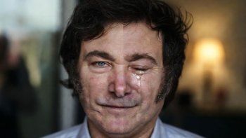 Javier Milei 'resiste' a la fractura del peronismo pero evitar la foto con Tapia le sale caro