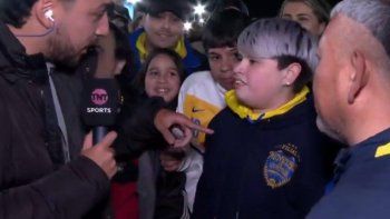 LeandroParedes fue presentado como refuerzo de Boca, reapareció el niño que critica aEdinson Cavani y pidió que Miguel Ángel Merentiel sea el capitán. (Foto:Captura de TV) LeandroParedes fue presentado como refuerzo de Boca, reapareció el niño que critica aEdinson Cavani y pidió que Miguel Ángel Merentiel sea el capitán. (Foto:Captura de TV)