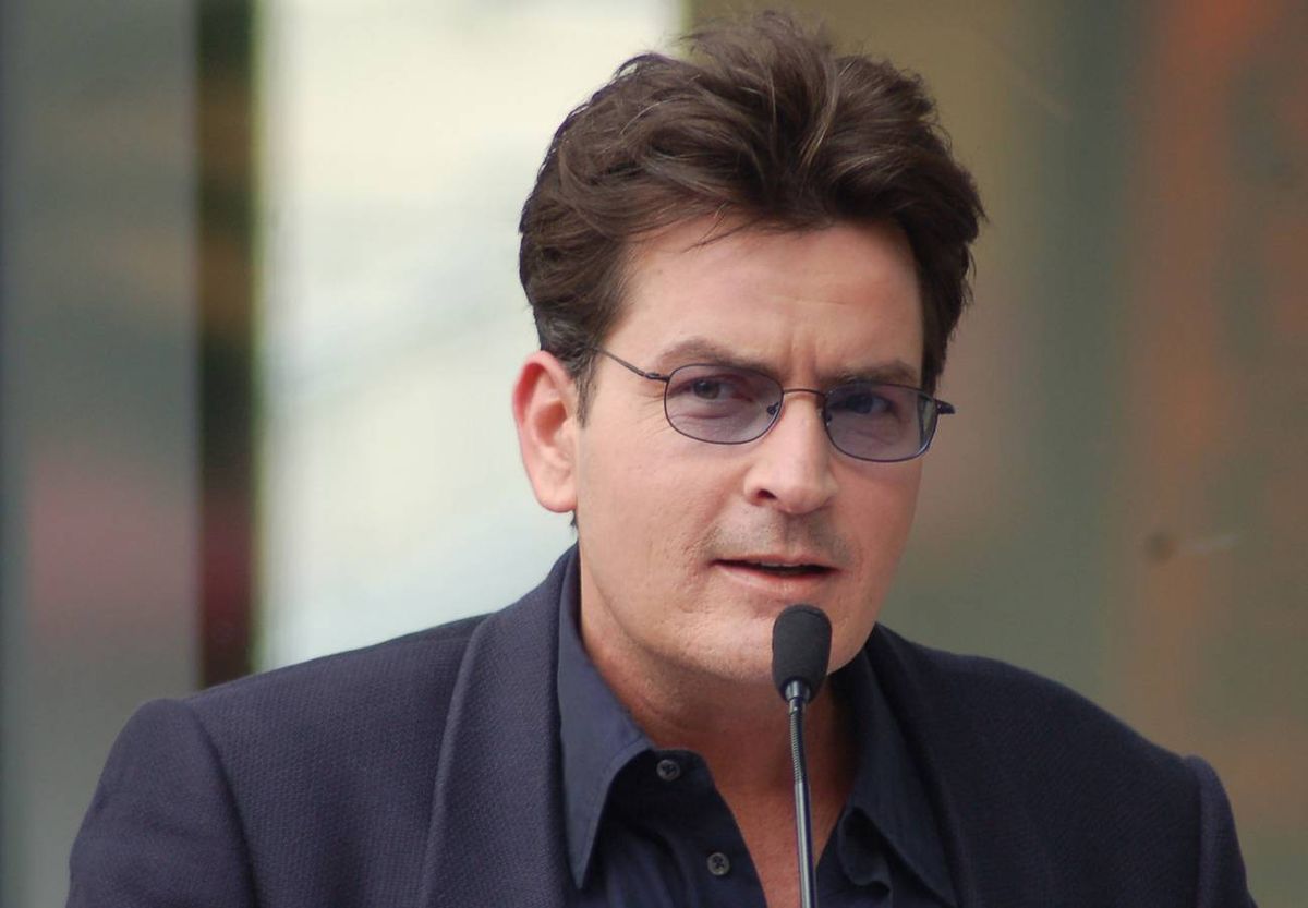 El actor Charlie Sheen hizo impactantes confesiones sobre el sexo en su vida.