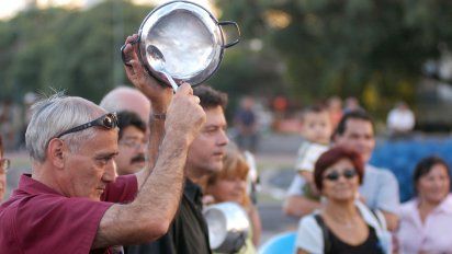 En Rosario se adelantaron al cacerolazo de JXC