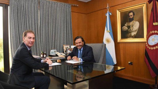Gustavo Sáenz negocia zonas cálidas pero no quiere quedar pegado a Milei