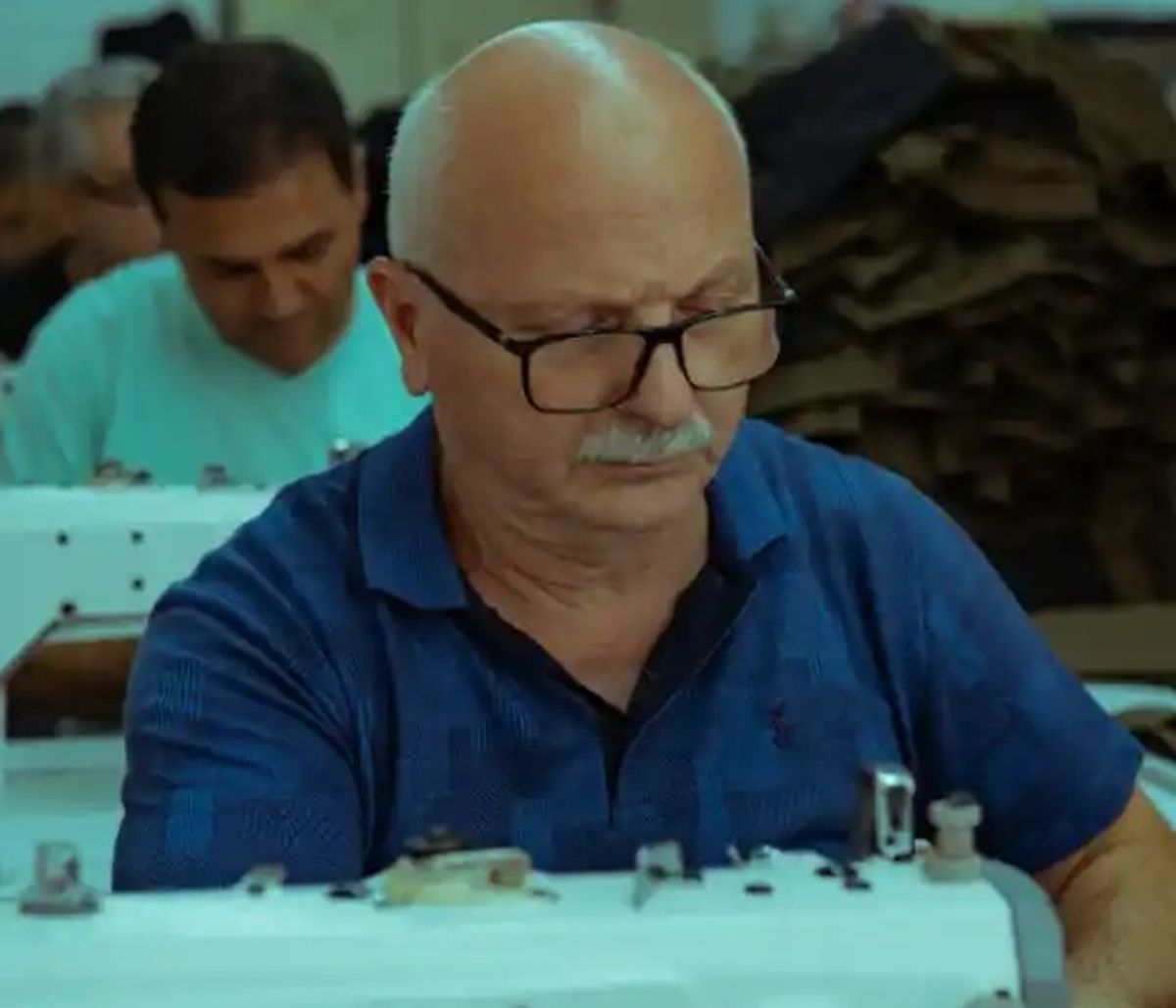 Adultos mayores que se jubilaron pero necesitan seguir trabajando por supervivencia o como terapia laboral.&nbsp;