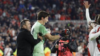 Coudet abraza a Beltrán tras el triunfo inolvidable de River Coudet abraza a Beltrán tras el triunfo inolvidable de River