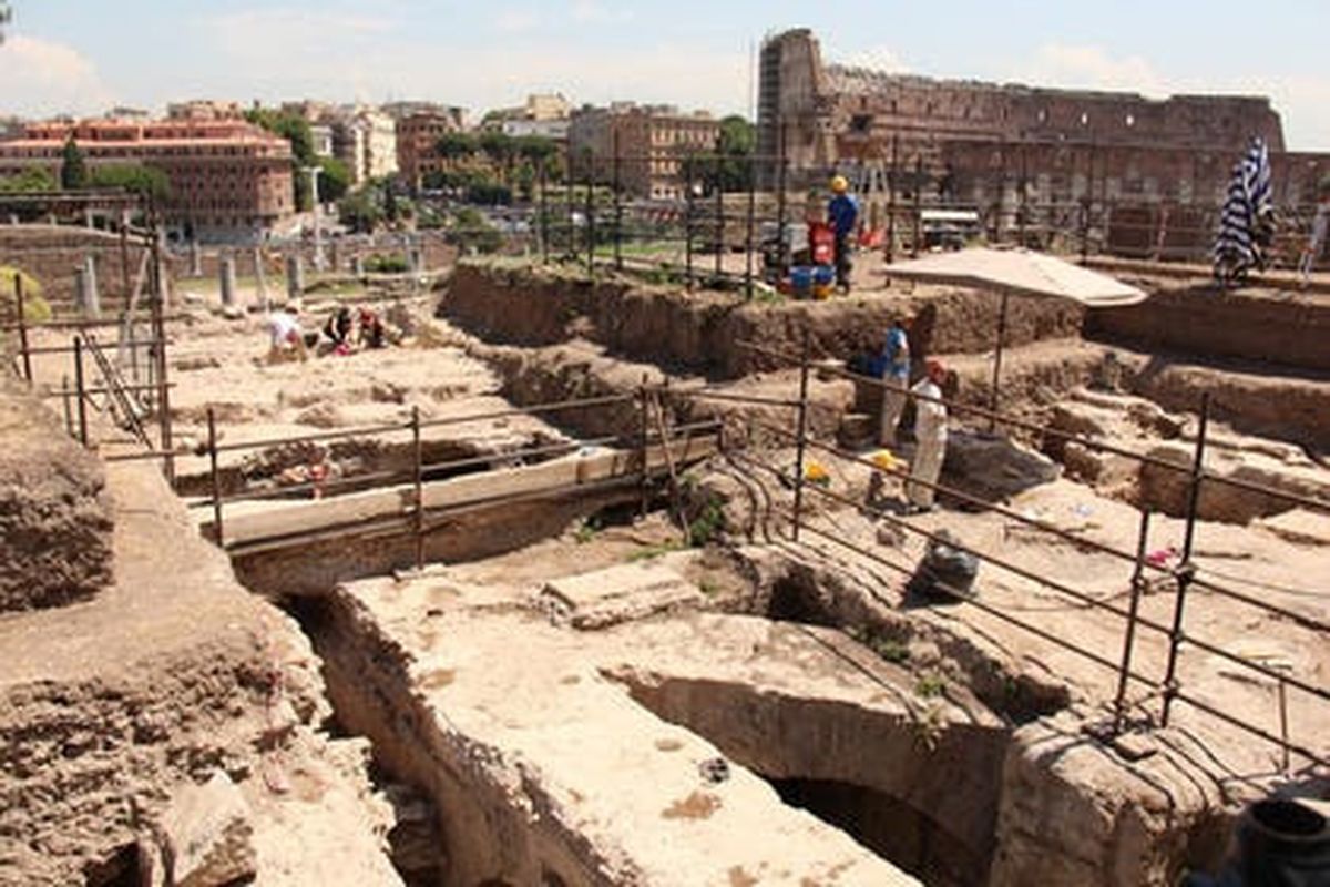 Entre los gobernantes competentes, Roma también produjo narcisistas obsesionados con la fama que trataban el tesoro imperial. Una excavación de 2014 en el Palatino reveló que el comedor giratorio de Nerón era algo real. Entre los gobernantes competentes, Roma también produjo narcisistas obsesionados con la fama que trataban el tesoro imperial. Una excavación de 2014 en el Palatino reveló que el comedor giratorio de Nerón era algo real.