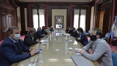 Kicillof analiza más ayuda financiera para los municipios