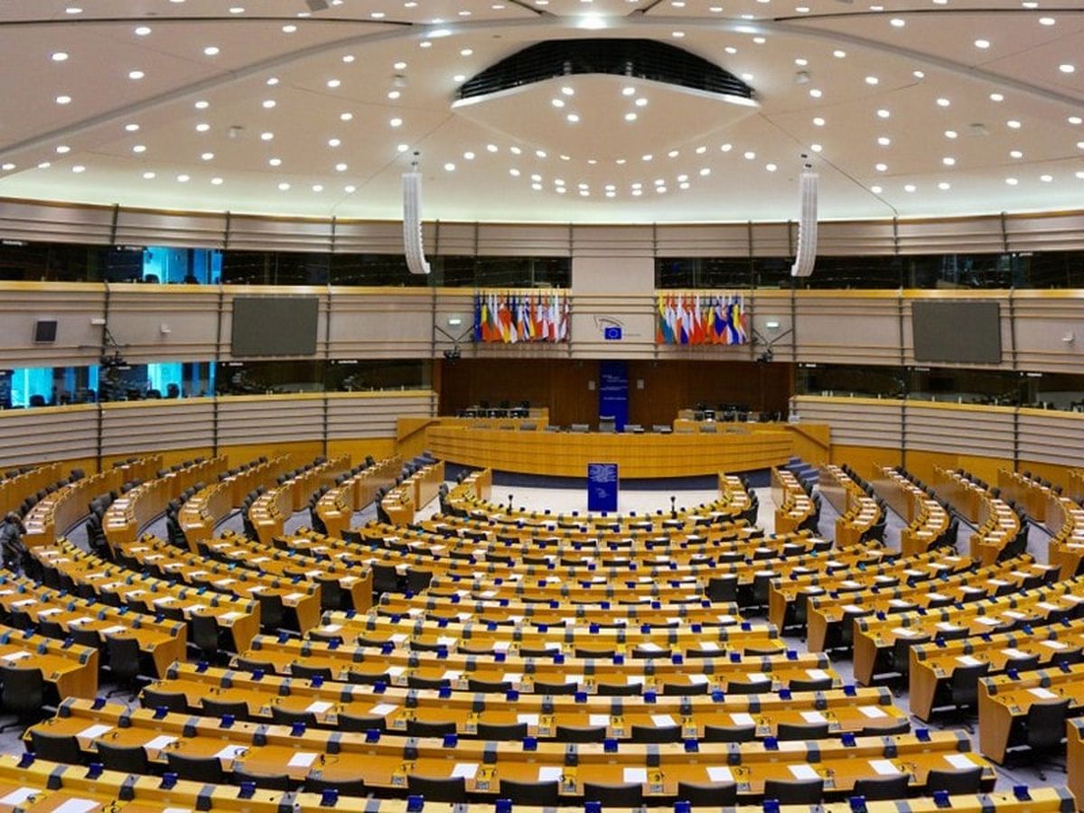 El Parlamento Europeo debatió y aprobó el reglamento que endurece el sistema de expulsiones en la UE. El Parlamento Europeo debatió y aprobó el reglamento que endurece el sistema de expulsiones en la UE.