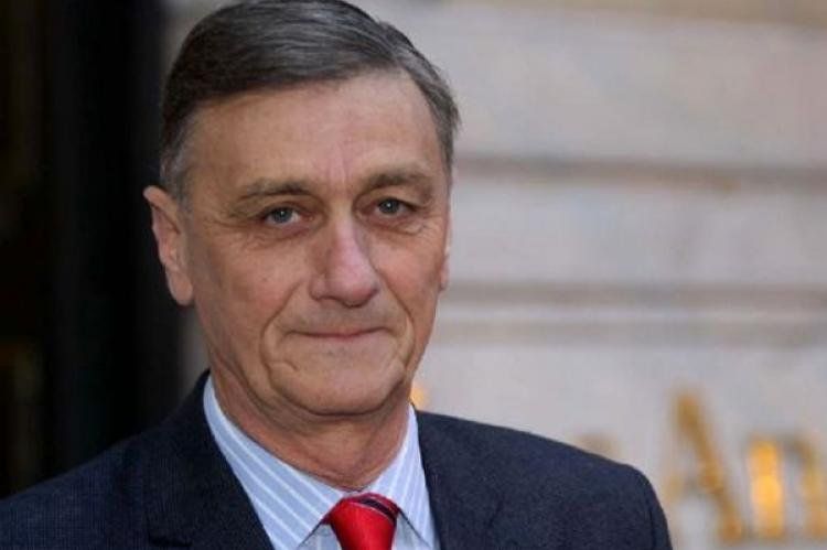Binner contra la re-re.