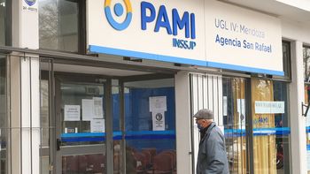 Con los aumentos que se vienen registrando este año en las prepagas, cada día se suman más afiliados al PAMI, que entró en alerta por la posible saturación de sus servicios. Con los aumentos que se vienen registrando este año en las prepagas, cada día se suman más afiliados al PAMI, que entró en alerta por la posible saturación de sus servicios.