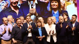 Maximiliano Pullaro felicitó a Massa y Milei pero generó dudas