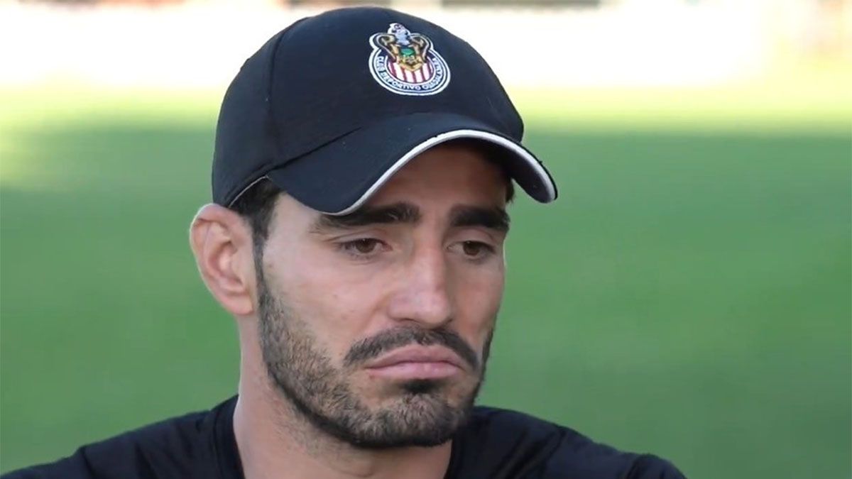 El jugador de Chivas de Guadalajara, Antonio Briseño, reveló que Fernando Gago le había prometido al plantel que continuaría en el club antes irse a Boca. (Foto: Captura TV) El jugador de Chivas de Guadalajara, Antonio Briseño, reveló que Fernando Gago le había prometido al plantel que continuaría en el club antes irse a Boca. (Foto: Captura TV)