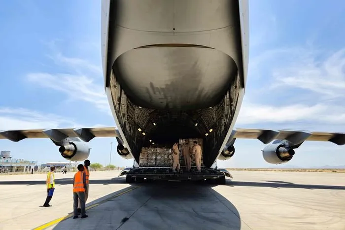 La presunta ayuda humanitaria de los Emiratos Árabes Unidos a Sudán resultó ser militar. La presunta ayuda humanitaria de los Emiratos Árabes Unidos a Sudán resultó ser militar.