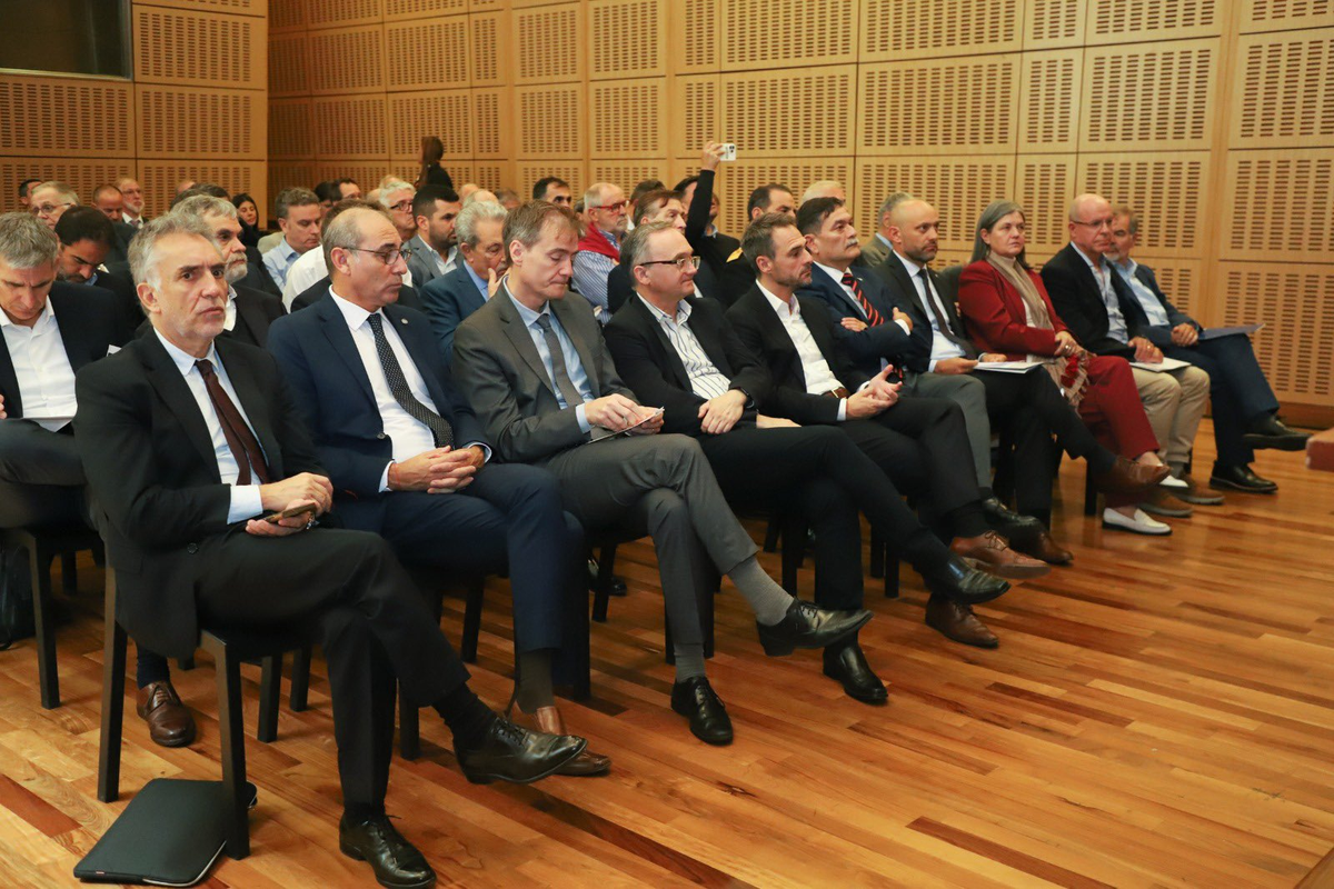 El Gobierno retomó la licitación. El Gobierno retomó la licitación.