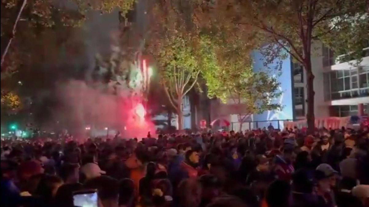 Nacionalde Montevideo festejó sus 125 años de vida pero los mismos se vieron salpicadospor la tragedia que dejó un muerto, dos heridos y ocho detenidos.