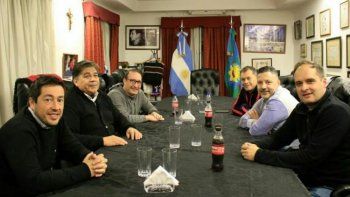 Negociaciones contrarreloj en el PJ para contener a intendentes