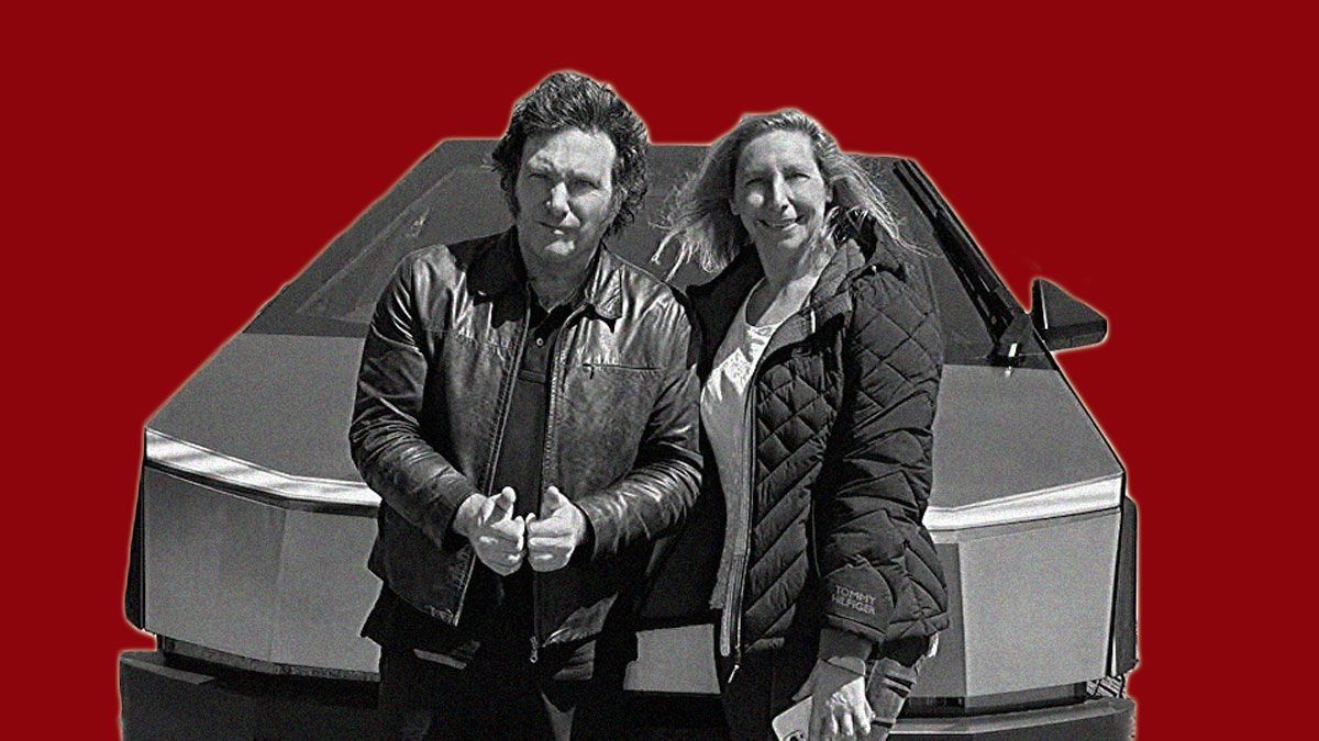 Los hermanos Milei y el Cybertruck de Elon Musk que el Presidente manejó en Texas. Para triángulo falta Santiago Caputo. Los hermanos Milei y el Cybertruck de Elon Musk que el Presidente manejó en Texas. Para triángulo falta Santiago Caputo.