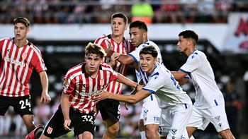 Estudiantes y Vélez se enfrentan en el Estadio UNO Estudiantes y Vélez se enfrentan en el Estadio UNO