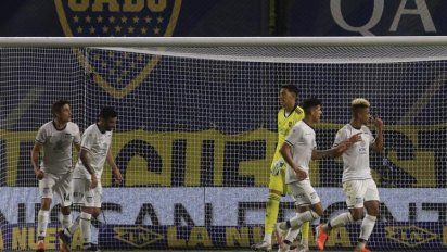 Tras el ‘cachetazo’ de Fabra a Izquierdoz, Talleres desarmó a Boca y lo dejó sin invicto