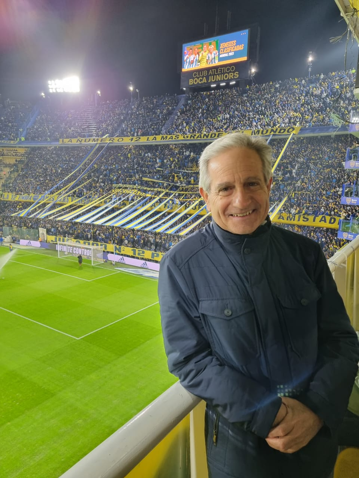 Andrés Ibarra en el palco preferencial de Boca. (Foto: @andreshibarra).