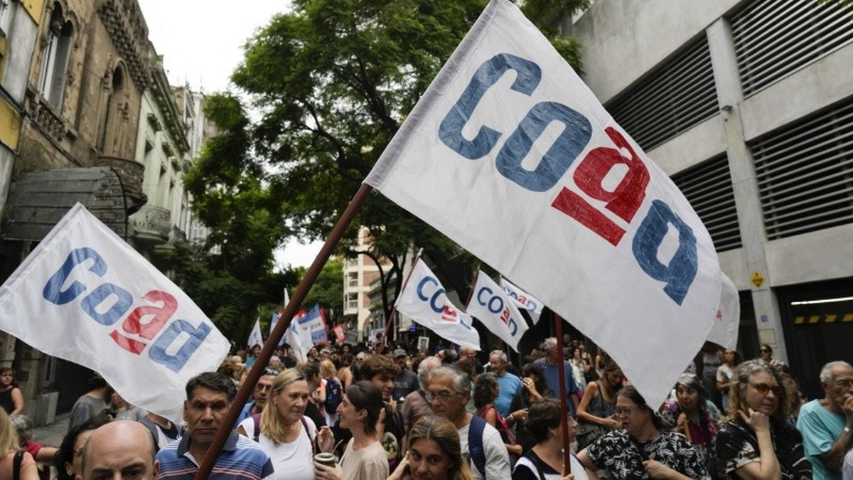 Las facultades de la Universidad Nacional de Rosario (UNR) no dictarán clases ni realizarán actividades administrativas este jueves 18 de diciembre. Las facultades de la Universidad Nacional de Rosario (UNR) no dictarán clases ni realizarán actividades administrativas este jueves 18 de diciembre.