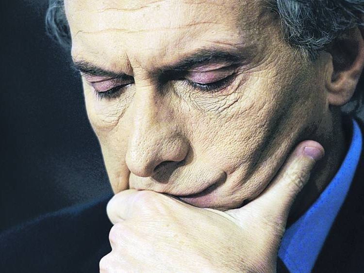 Mauricio Macri cavila: tenía un modelo para Hillary Clinton en la Casa Blanca, y llegó Donald Trump.