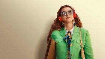 Sé tu misma es el nuevo estreno de Netflix que está rompiendo la audiencia, y lo que se conoce como una comfort movie, pero no por eso es una mala película. Sé tu misma es el nuevo estreno de Netflix que está rompiendo la audiencia, y lo que se conoce como una comfort movie, pero no por eso es una mala película.