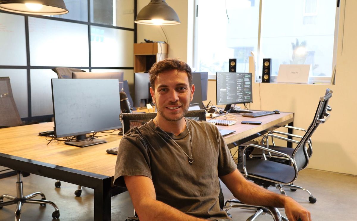 Martin Pilossof. Martin Pilossof.