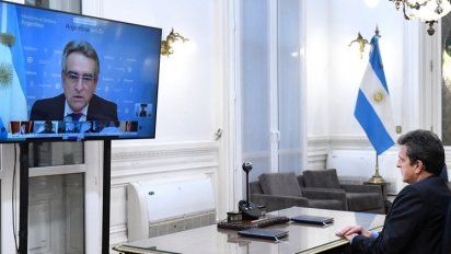 Rossi trata de cambiar la imagen de los militares y asegura que la gente 