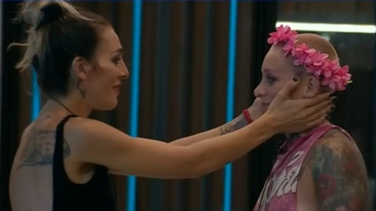 Furia de Gran Hermano y su hermana Coy. Furia de Gran Hermano y su hermana Coy.