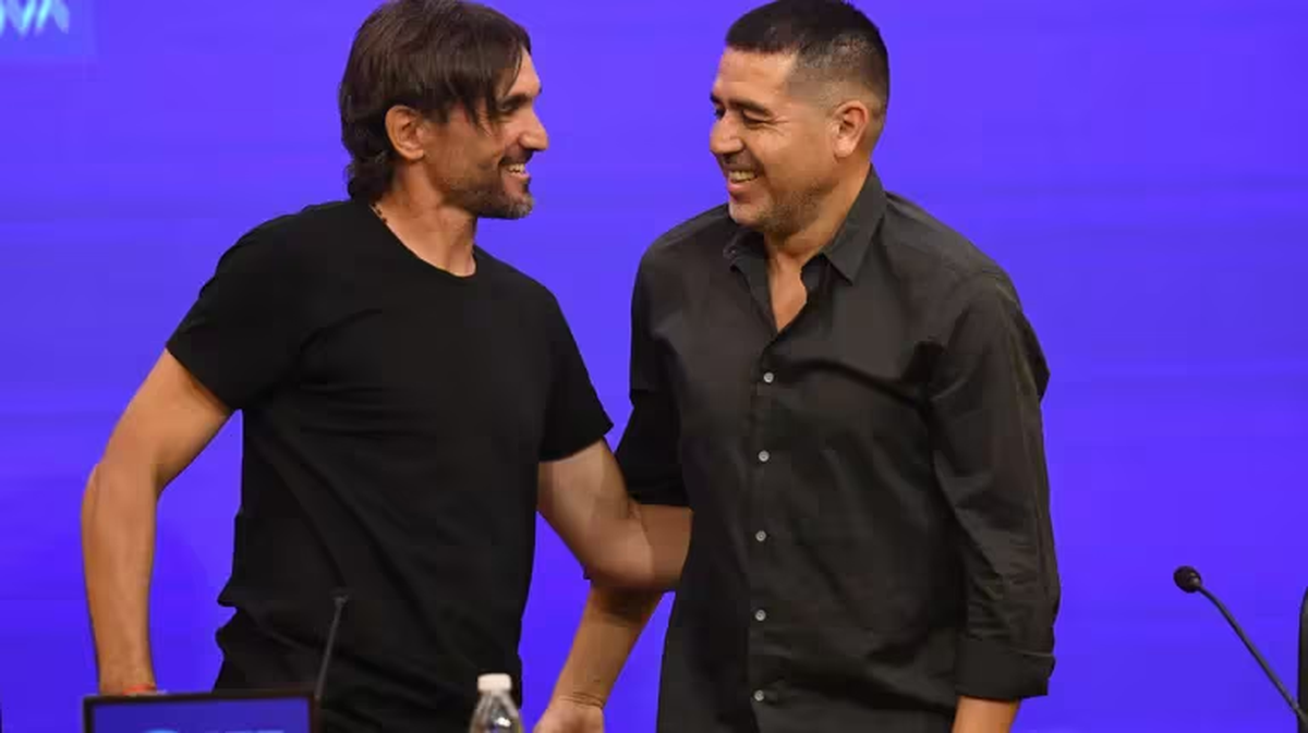 Diego Martínez, DT de Boca, y Juan Román Riquelme, presidente de la institución de la Ribera. Deberán pensar en muchso refuerzos. Diego Martínez, DT de Boca, y Juan Román Riquelme, presidente de la institución de la Ribera. Deberán pensar en muchso refuerzos.