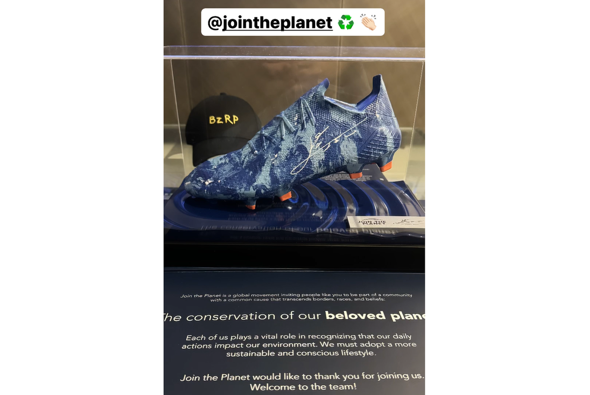 Bizarrap mostró en redes sociales el valioso regalo que le hizo Lionel Messi. (Foto: Instagram @bizarrap) Bizarrap mostró en redes sociales el valioso regalo que le hizo Lionel Messi. (Foto: Instagram @bizarrap)