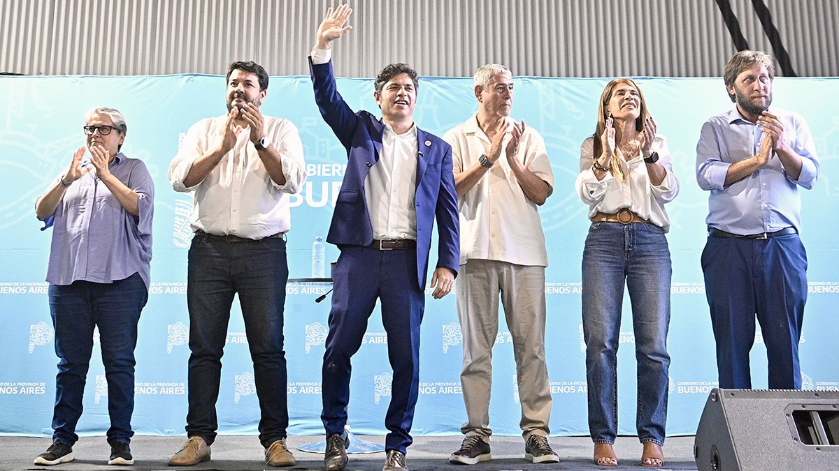 El gobernador de la provincia de Buenos Aires, Axel Kicillof, puso en funcionamiento un quirófano móvil para el área de Zoonosis de Avellaneda. El gobernador de la provincia de Buenos Aires, Axel Kicillof, puso en funcionamiento un quirófano móvil para el área de Zoonosis de Avellaneda.