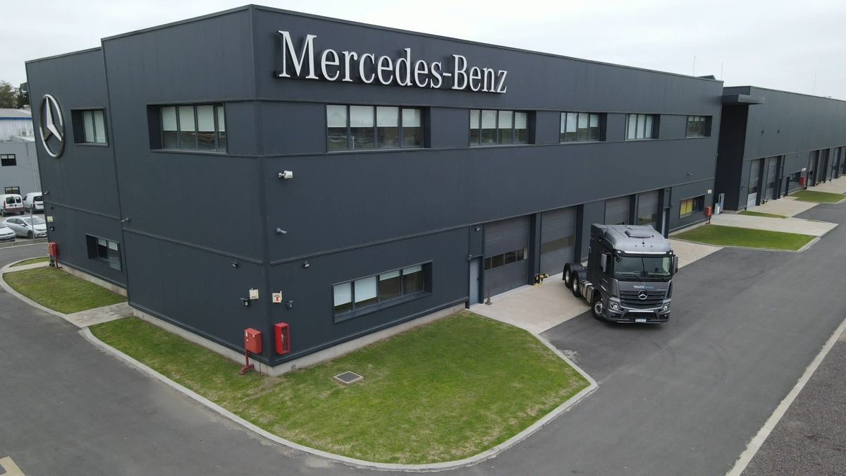 Mercedes-Benz Camiones y Buses cumple dos años. Mercedes-Benz Camiones y Buses cumple dos años. 