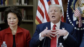 Donald Trump cuando no pensaba mal de Elaine Chao. Donald Trump cuando no pensaba mal de Elaine Chao.