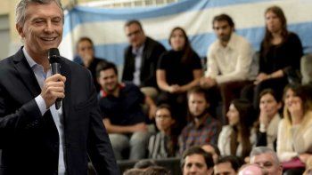 donate, ironico: si no se disculpo por imitar a freddie mercury... donate, ironico: si no se disculpo por imitar a freddie mercury...