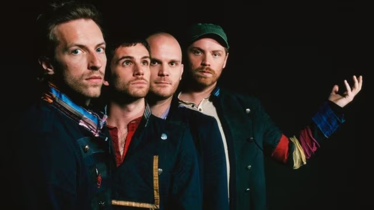 Chris Martin reveló que Coldplay tiene pensado retirarse de los estudios de grabación después de producir dos discos más, sin contar "Moon Light", que sale próximamente. Chris Martin reveló que Coldplay tiene pensado retirarse de los estudios de grabación después de producir dos discos más, sin contar "Moon Light", que sale próximamente.