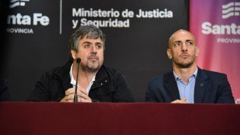 Santa Fe eleva el nivel de alerta luego de las amenazas contra Patricia Bullrich y Maximiliano Pullaro. Santa Fe eleva el nivel de alerta luego de las amenazas contra Patricia Bullrich y Maximiliano Pullaro.