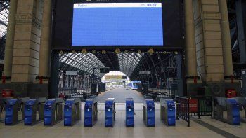 Paro masivo de trenes afectará a miles de usuarios. Paro masivo de trenes afectará a miles de usuarios.