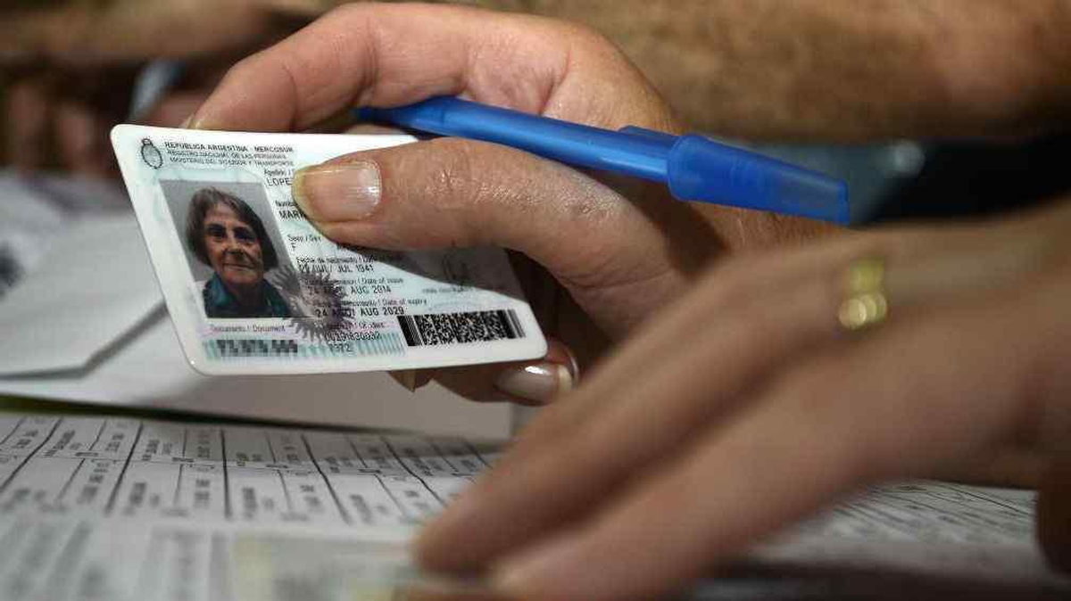 Importante contar con el DNI a la hora de ir a votar. Caso contrario, es imposible ejercer el voto Importante contar con el DNI a la hora de ir a votar. Caso contrario, es imposible ejercer el voto 