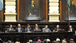 altText(Scioli le dijo a los docentes que espera el dinero de Cristina)}