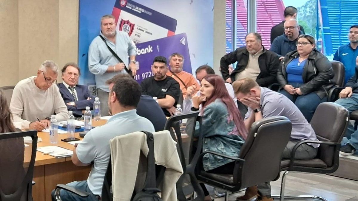 NéstorOrtigoza mantuvo una muy fuerte discusión en la Asamblea de San Lorenzo con elpresidente Marcelo Moretti y adelantó que no renunciará. (Foto: Gentileza:Diario Deportivo Olé)