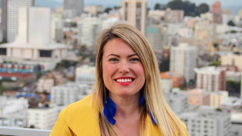 Esther Crawford defiende a Twitter de los 'progres' de luto