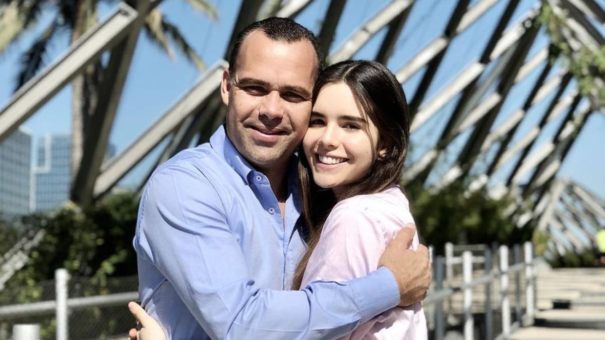 Amanda Dudamel junto a su padre Rafael Dudamel.