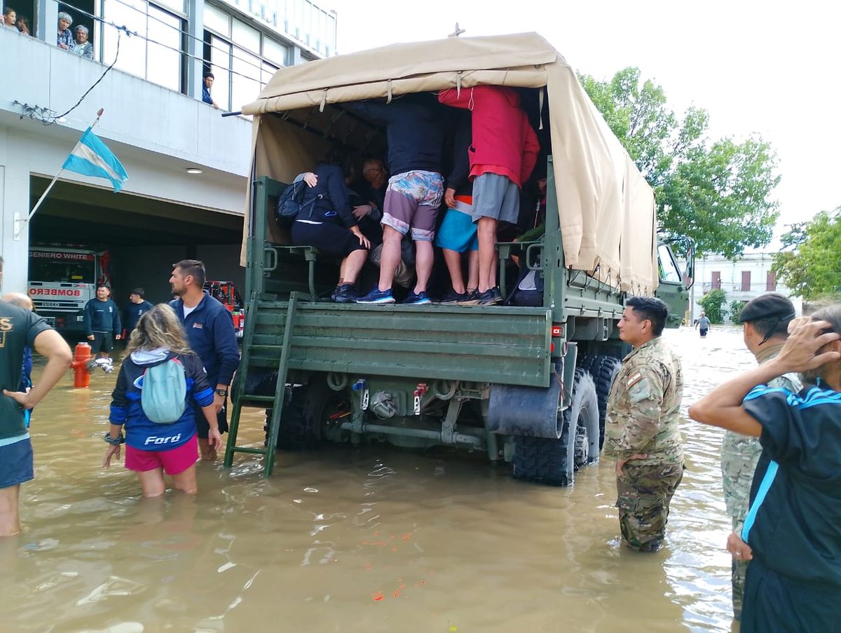 Bahía Blanca ha sido arrasada. Bahía Blanca ha sido arrasada.