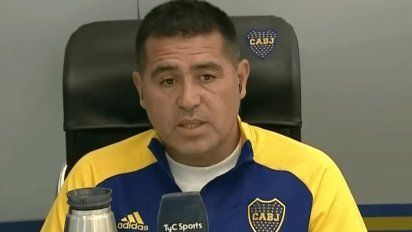 Y allí va otro más: Riquelme echó a un jugador de Boca