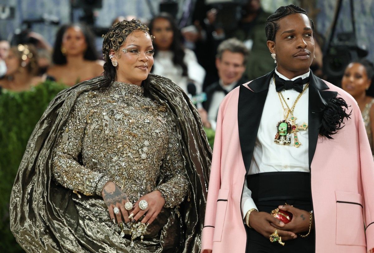 Rihanna y A$AP Rocky llegaron juntos a la Met Gala 2026, con Maison Margiela y Chanel como firmas protagonistas de una de las apariciones más esperadas. Rihanna y A$AP Rocky llegaron juntos a la Met Gala 2026, con Maison Margiela y Chanel como firmas protagonistas de una de las apariciones más esperadas.